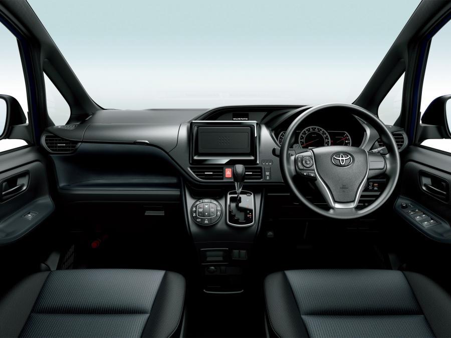  Toyota Voxy X 2014 года  (фото 2 из 2)